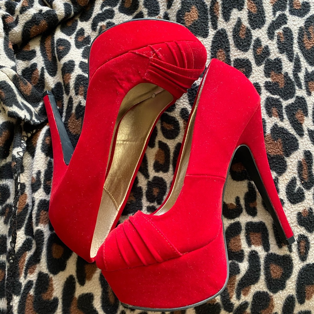 Red pumps!